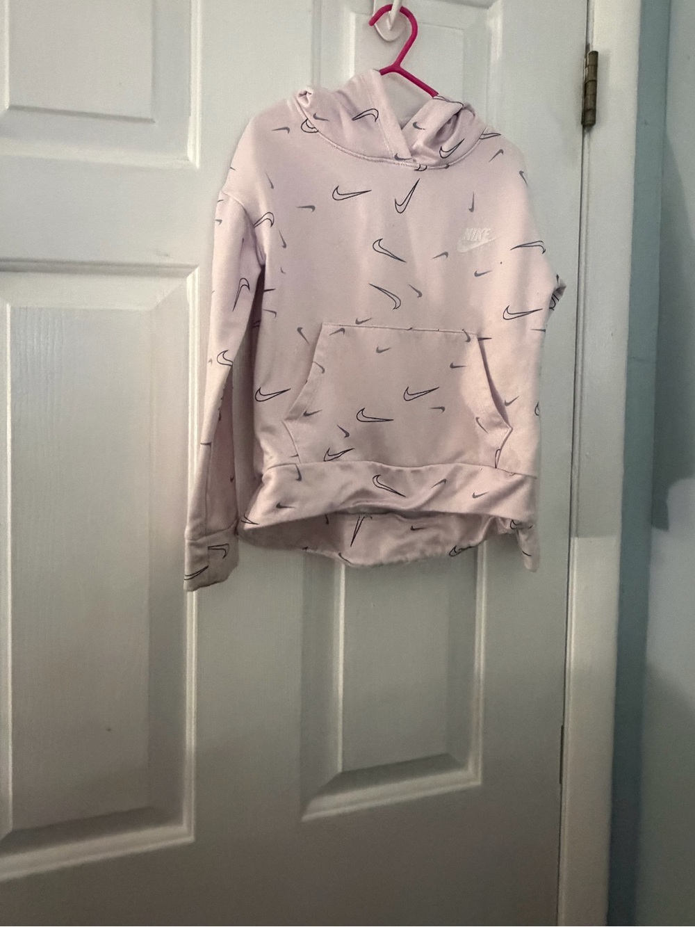Nike Girls Size 6 Pink Allover Swoosh Print Pullover Hoodie